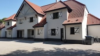 Vue de l'entrée des 4 appartements (aucune photo de ce type n'est visible sur le site)