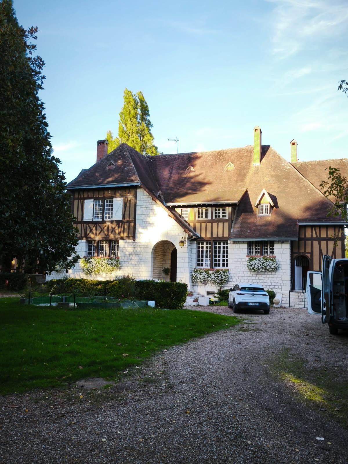 Côté entrée du manoir 