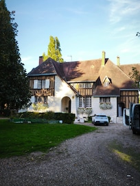 Côté entrée du manoir