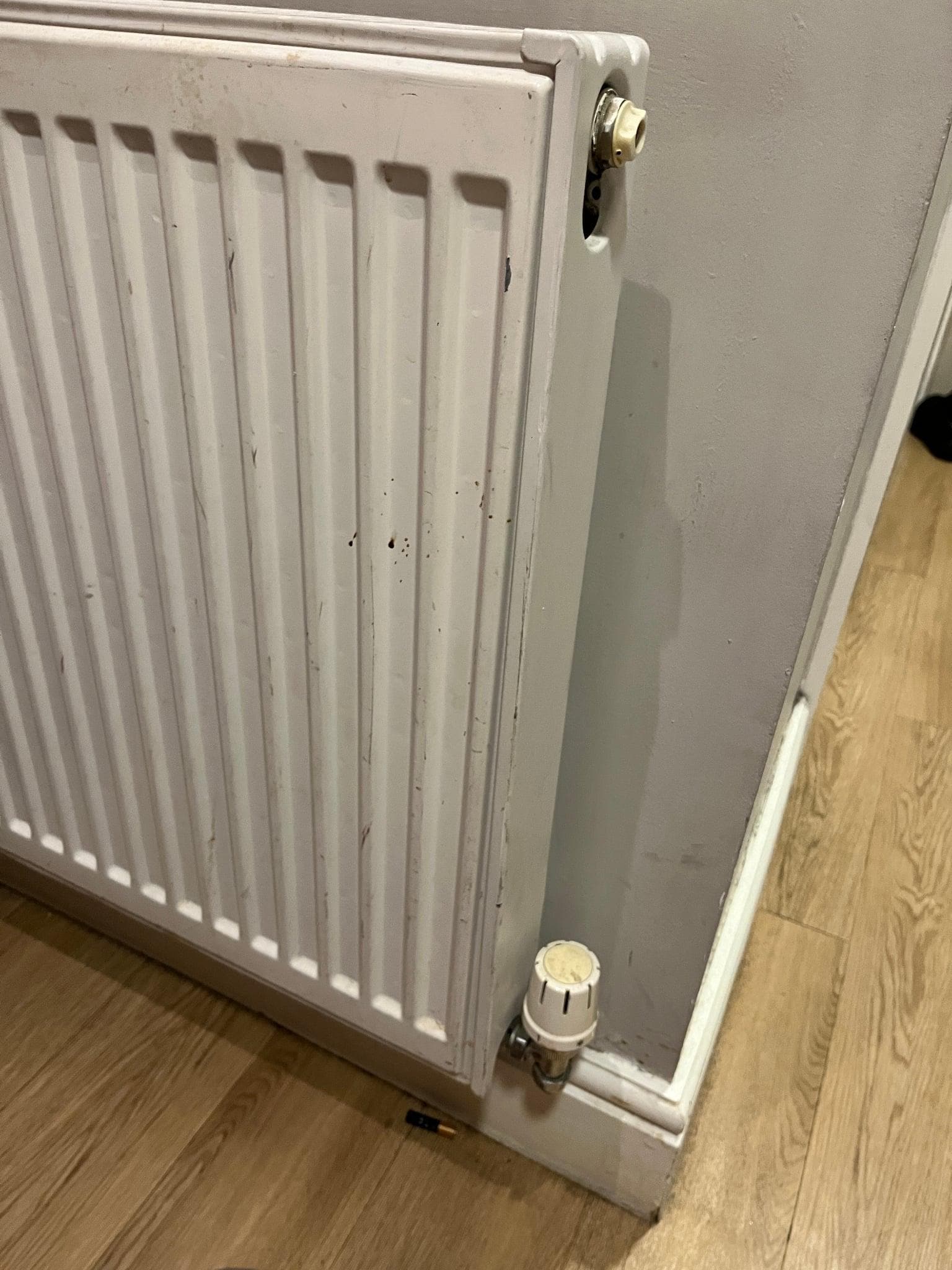 Dirty floor, some battery on the ground 