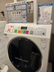 Very convenient to have a washer dryer. The front desk will exchange ¥100 coins.