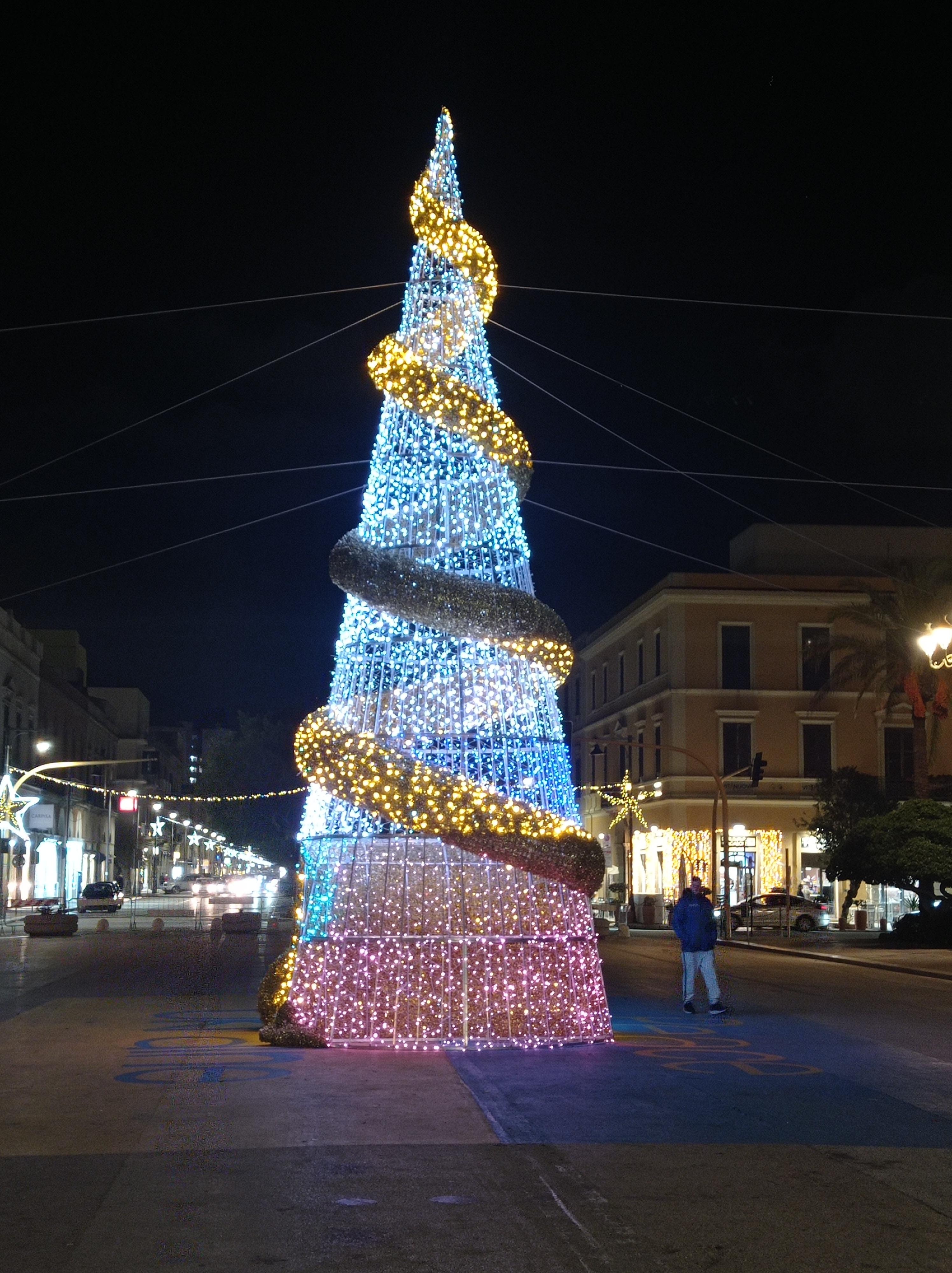Addobbo natalizio adiacente all'hotel 