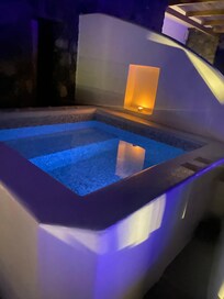 Hot tub after a long day of exploring was a great way to relax before and after dinner!