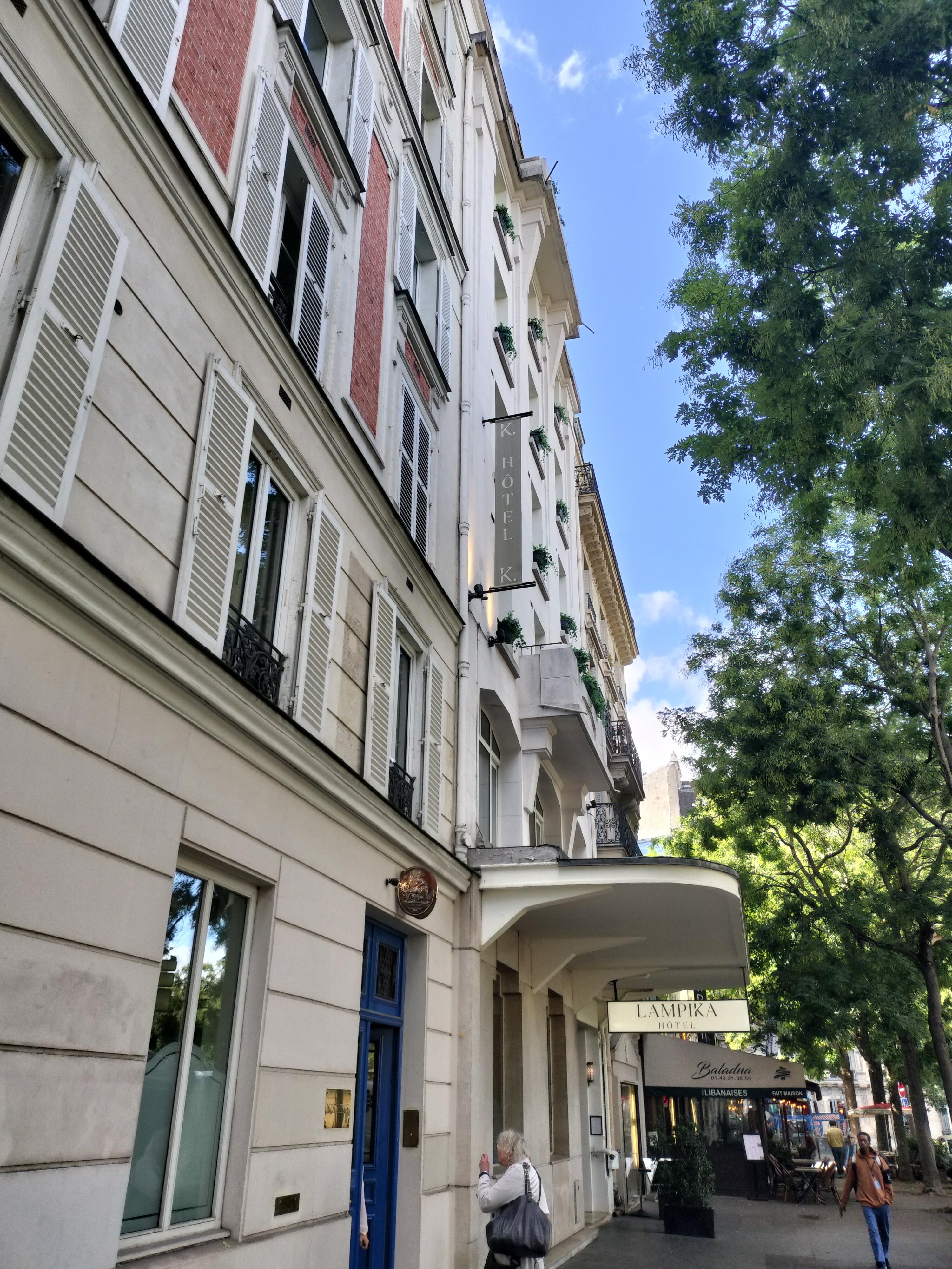 入口が小さすぎて初めは戸惑う。