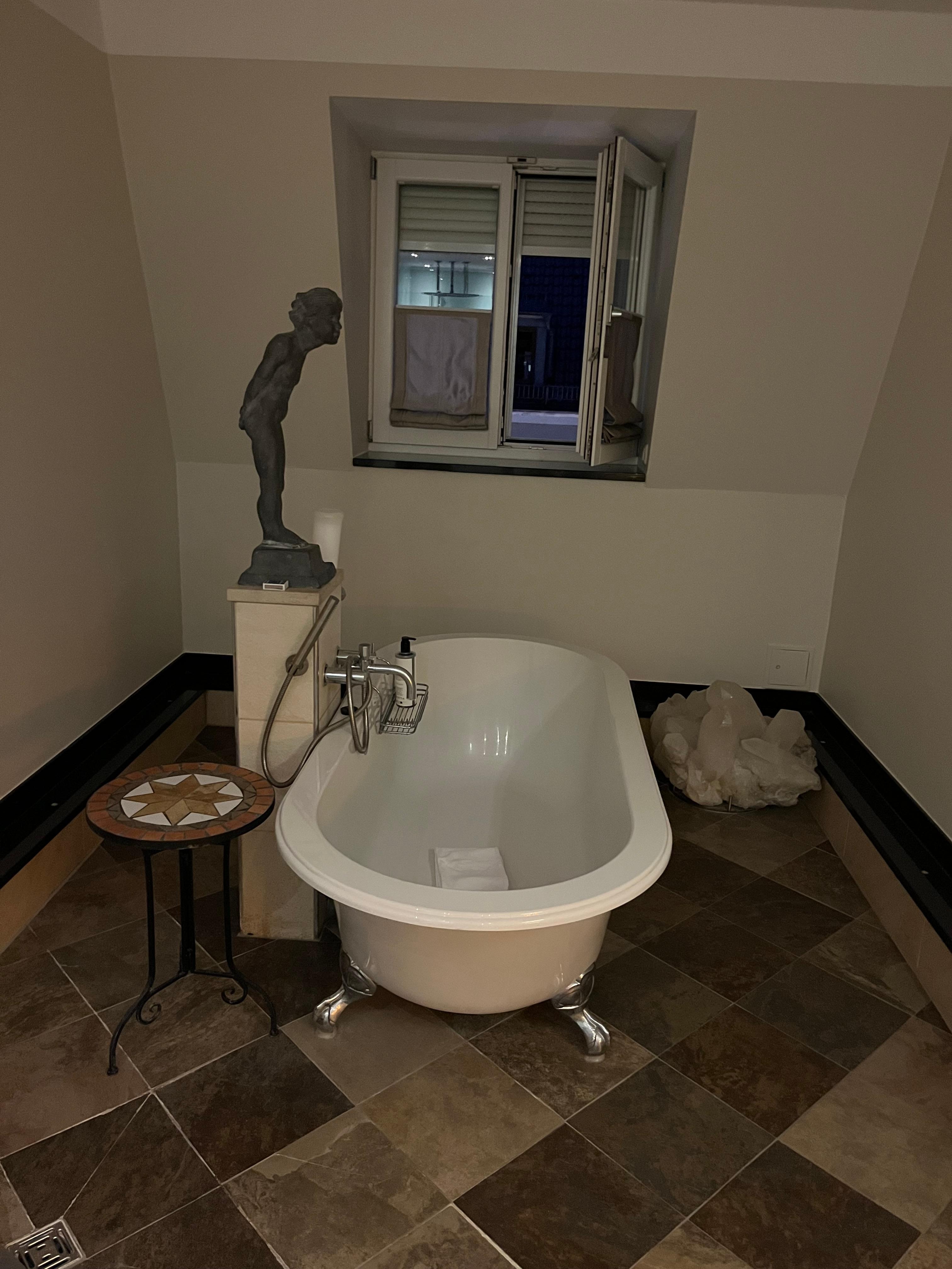 Junior suite bathroom