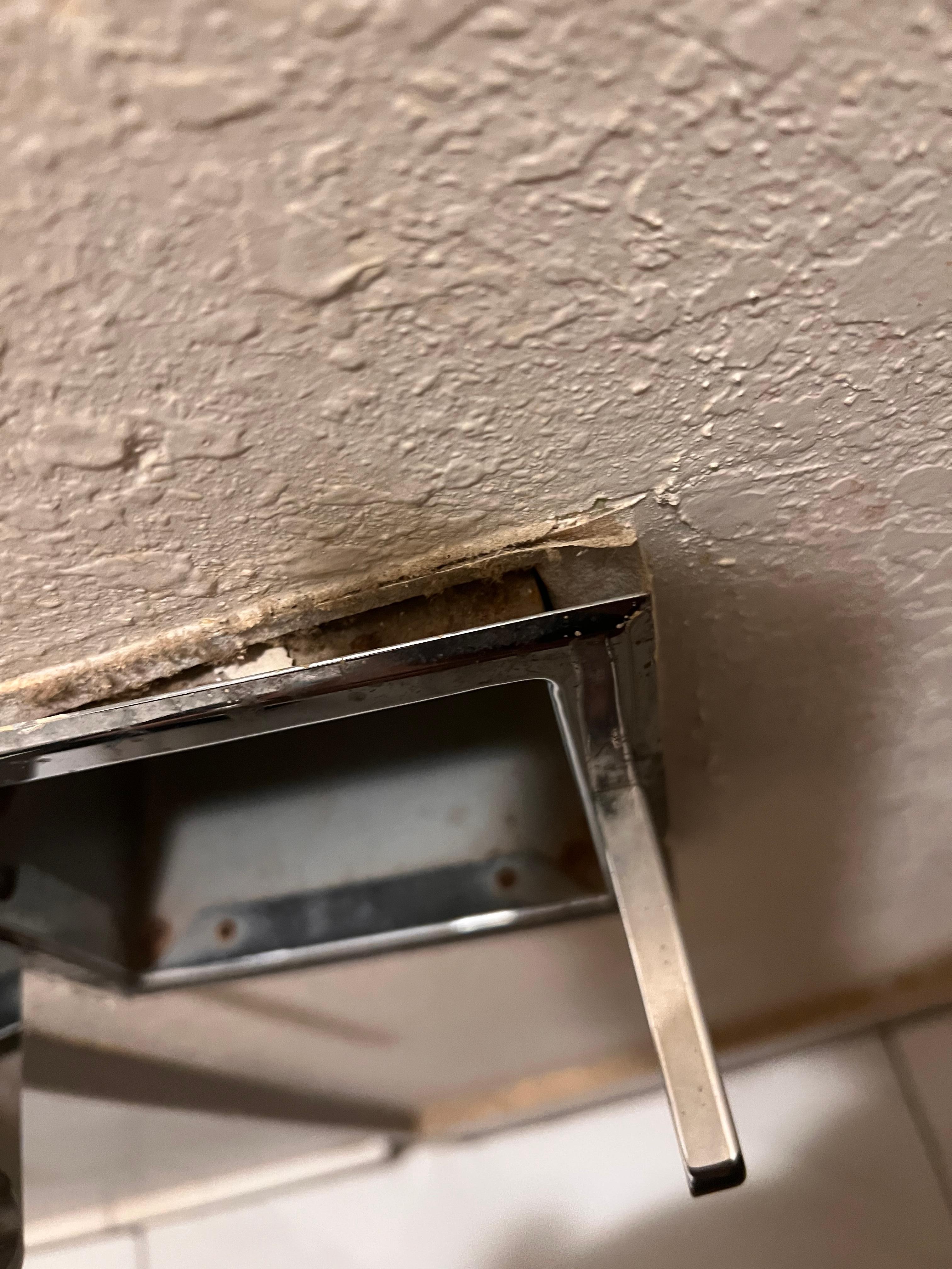 Broken tissue holder 