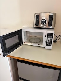 Microwave in kitchen - didn’t even think of using this, it is a bio hazard