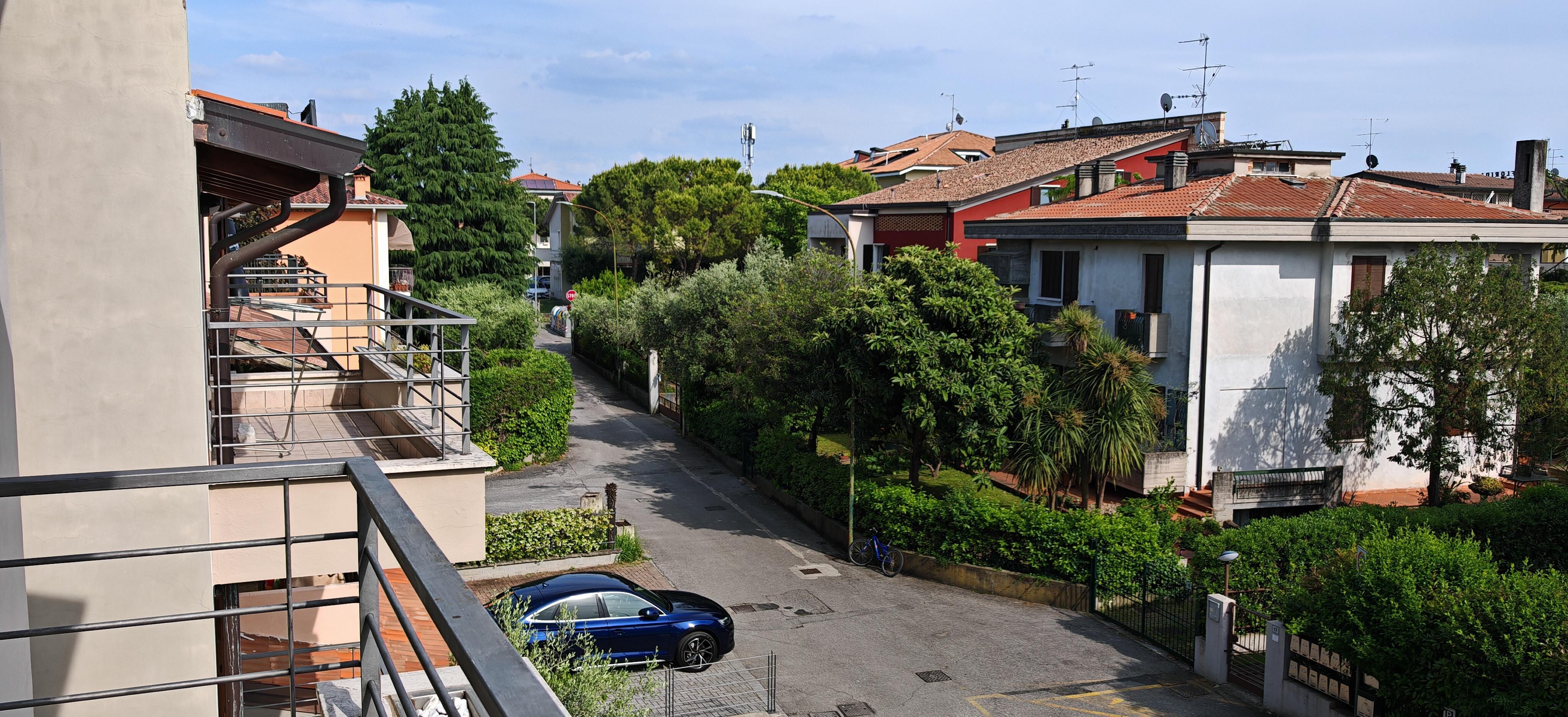 Blick vom Balkon Richtung Hauptstraße