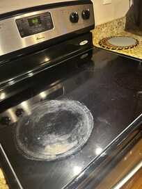 Upon arrival stove was filthy. Owner had cleaned next day.