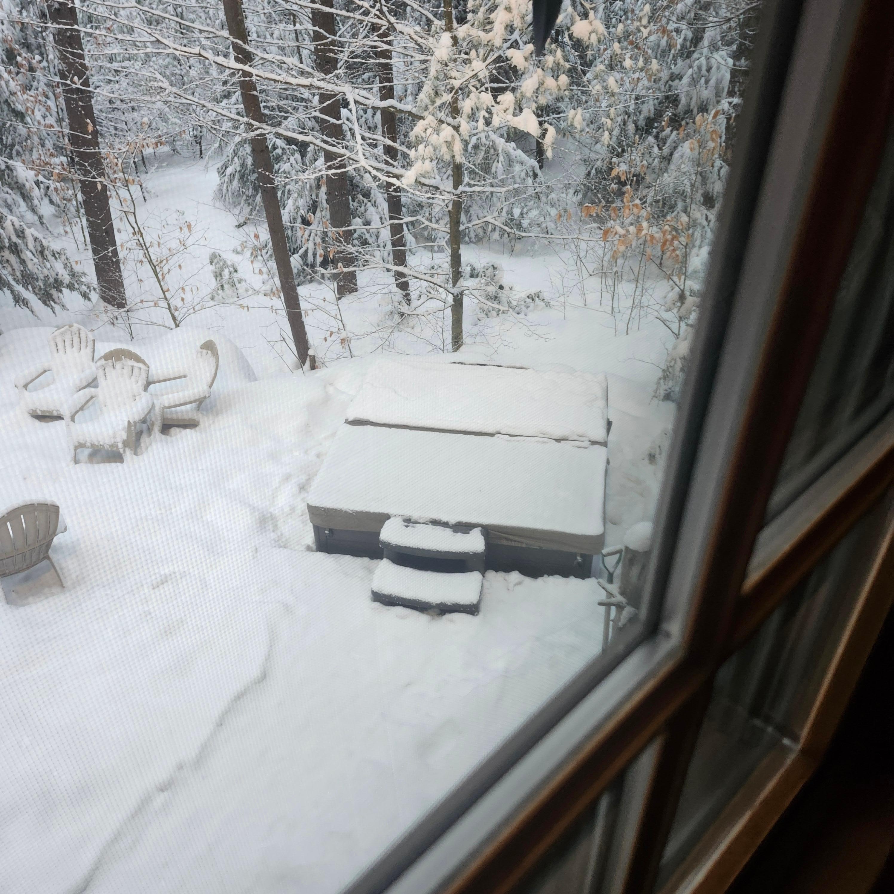 The ḥot tub, did all 7 of us, was amazing!