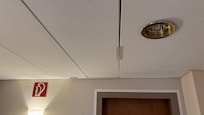 … wird die Decke repariert.