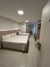 Quarto amplo e confortável