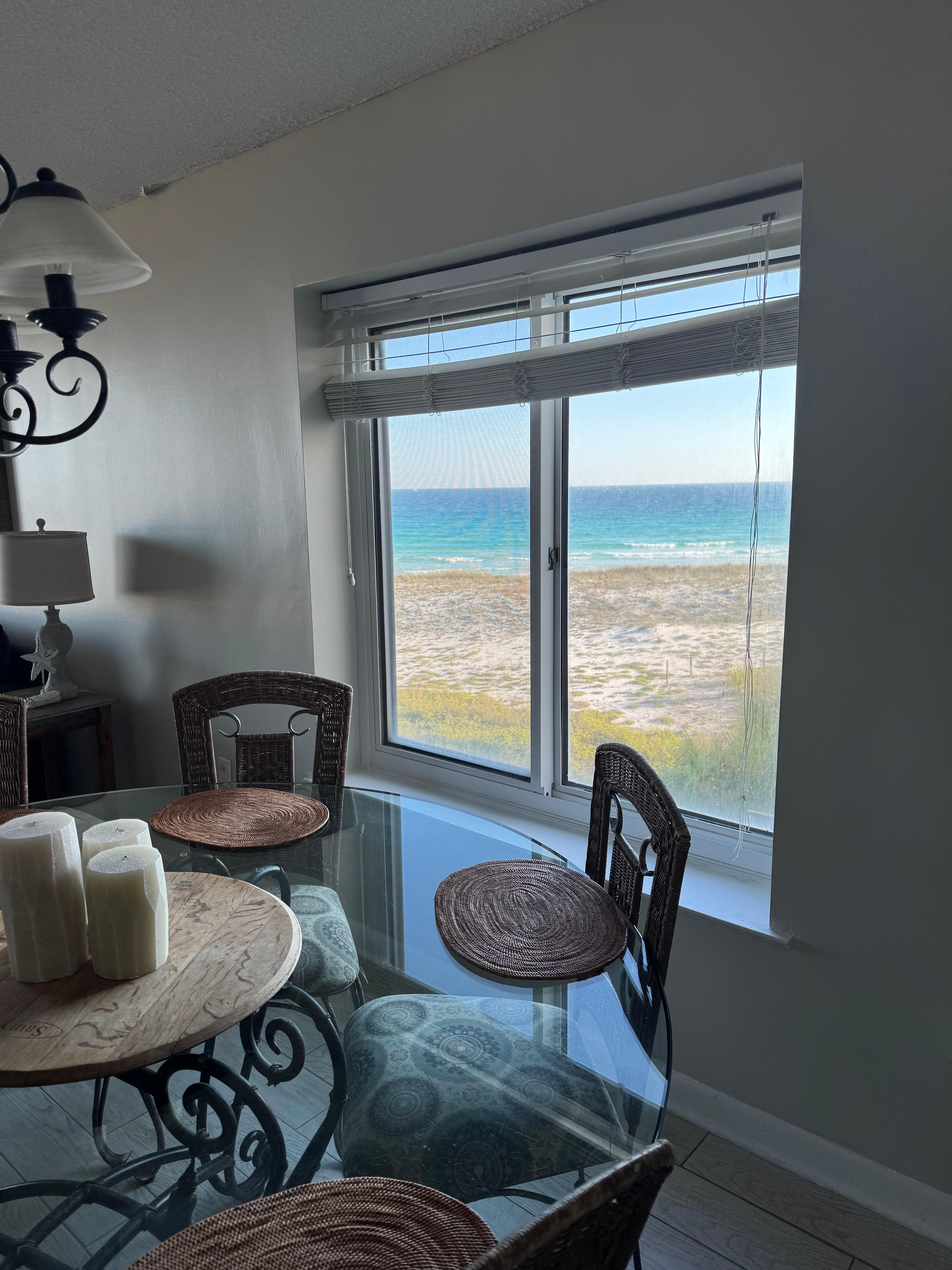 Dining room, ocean view 