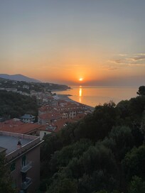 Sorgere del sole visto dalla terrazza.