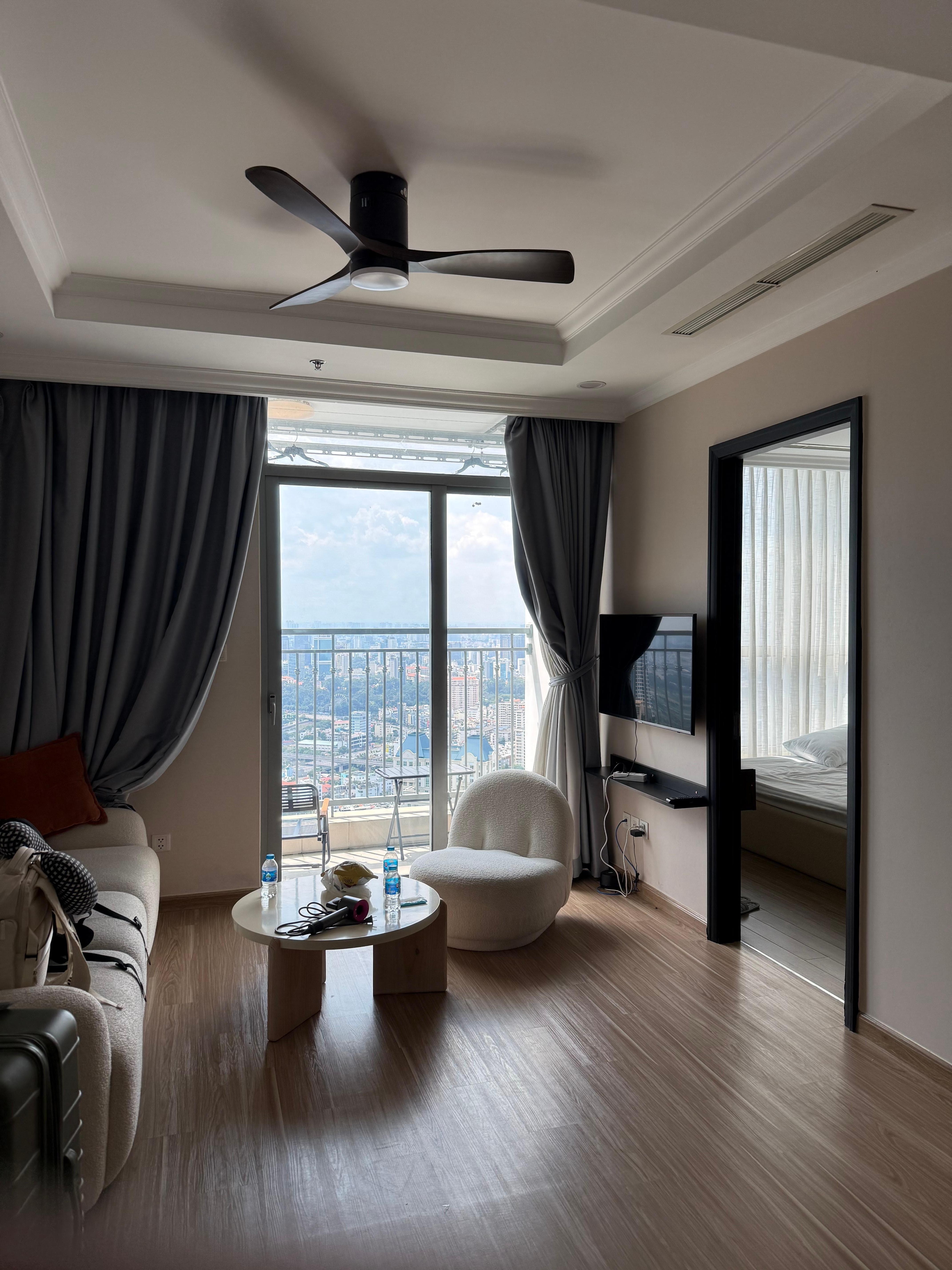 Living room, does not match listed pictures. 