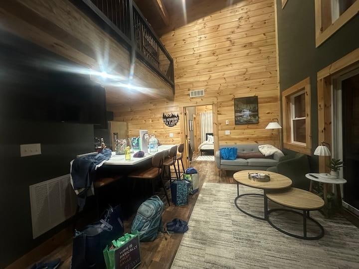 Beautiful woodwork, very high ceilings, tasteful art. (Sorry for the lousy pic.)