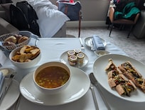 Room service - took more than 50 minutes to come, wedges were soggy and cold