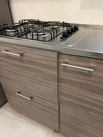 HAIR & DIRT! DRAWS DONT SHUT COMES LIKE THIS. NO COFFEE MACHINE NO DISH DRAIN (DIDNT USE ANY)