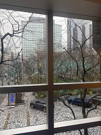 ホテルを散歩していて窓からの景色です