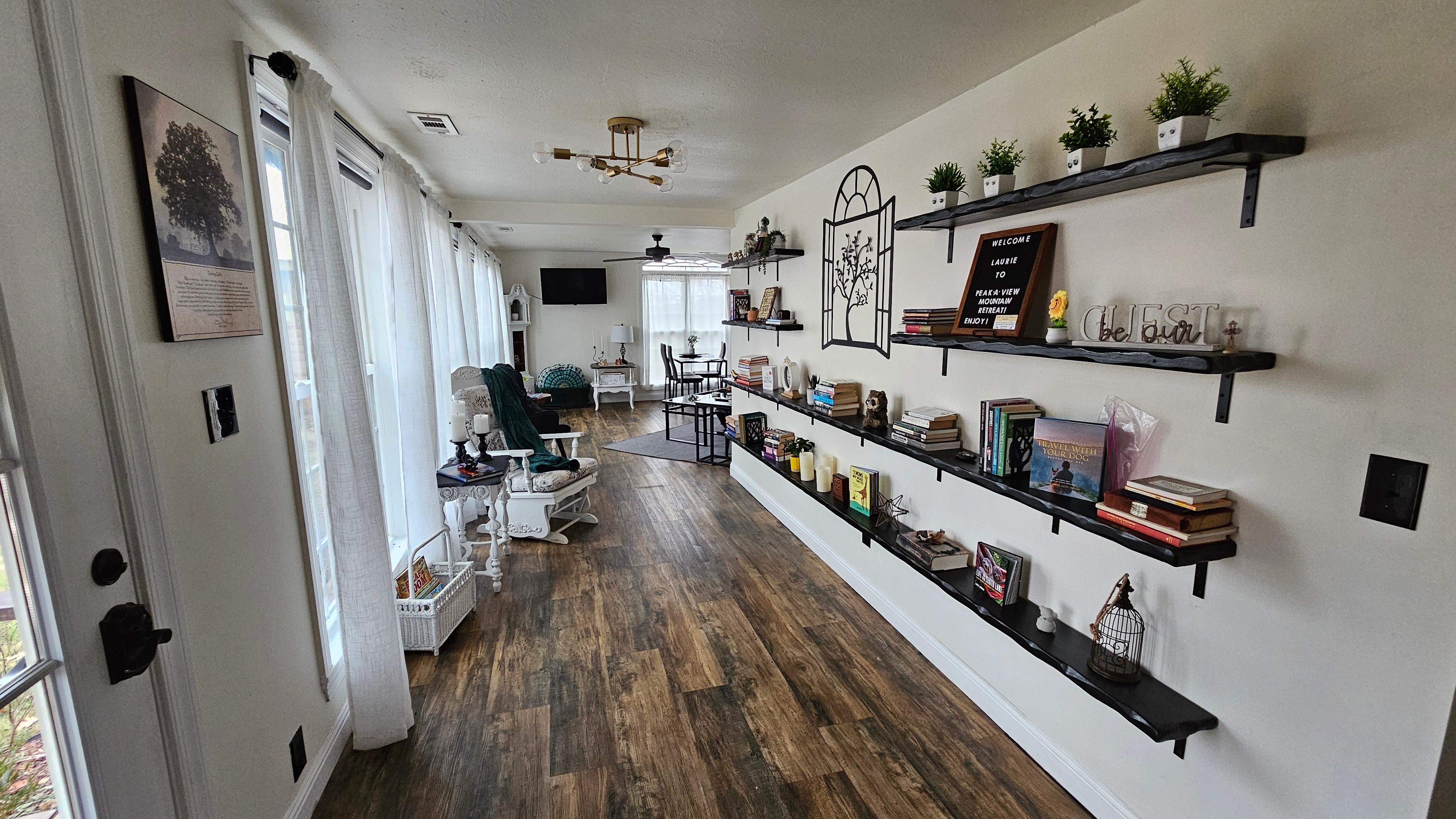 Lovely decor and some great books!