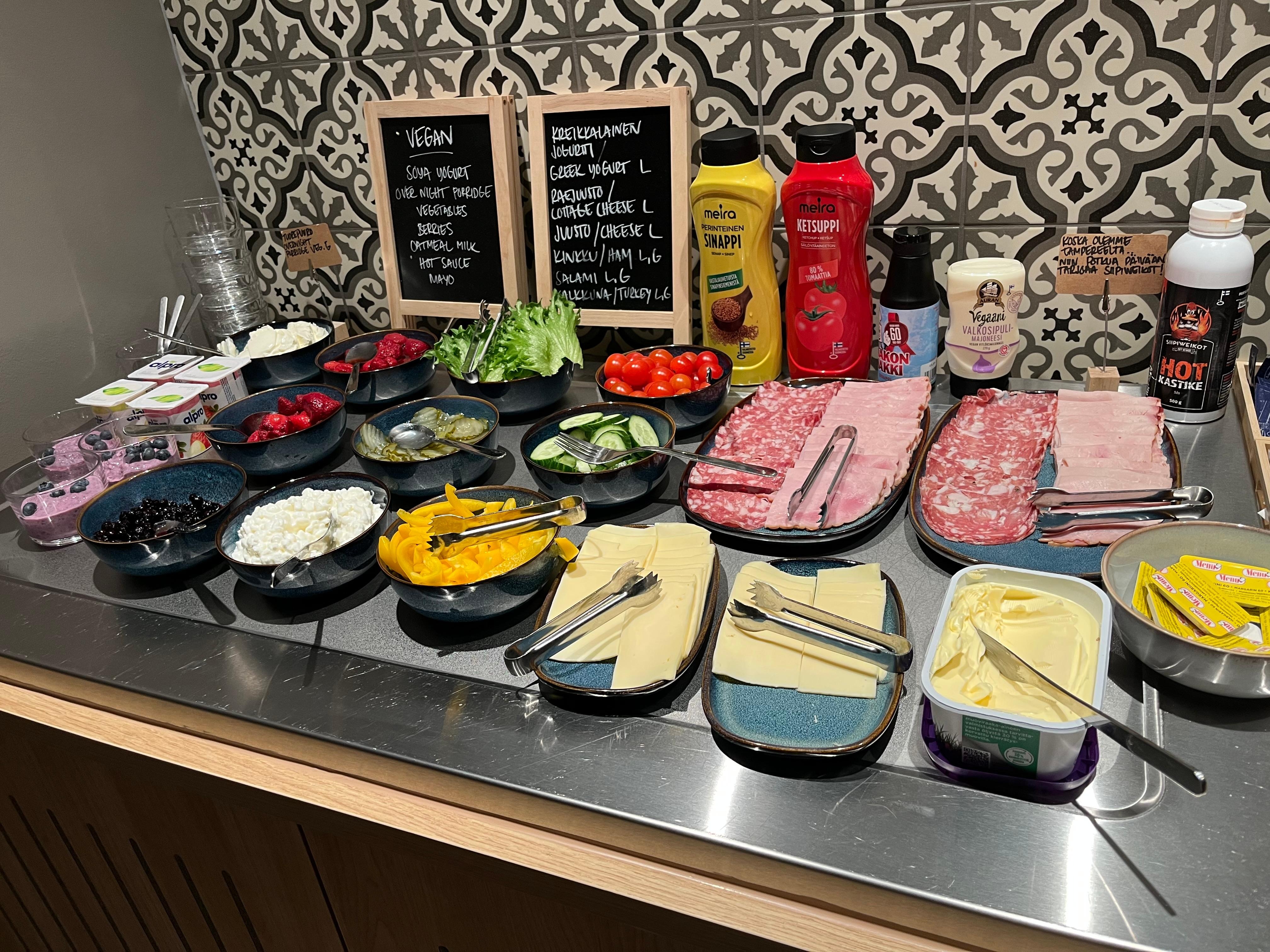 Osa aamupalapöydästä