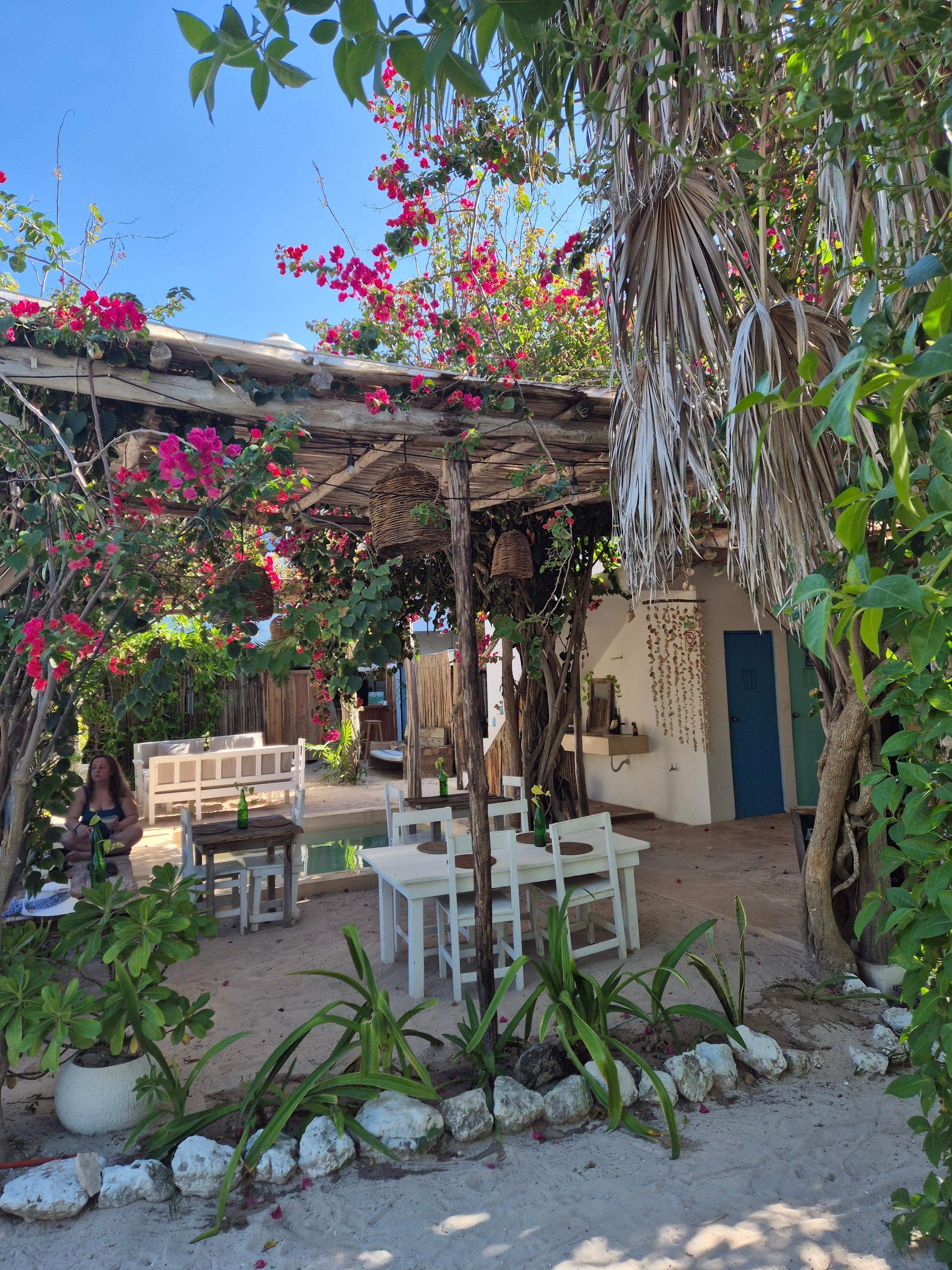 Entrance/breakfast area