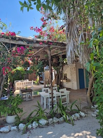 Entrance/breakfast area