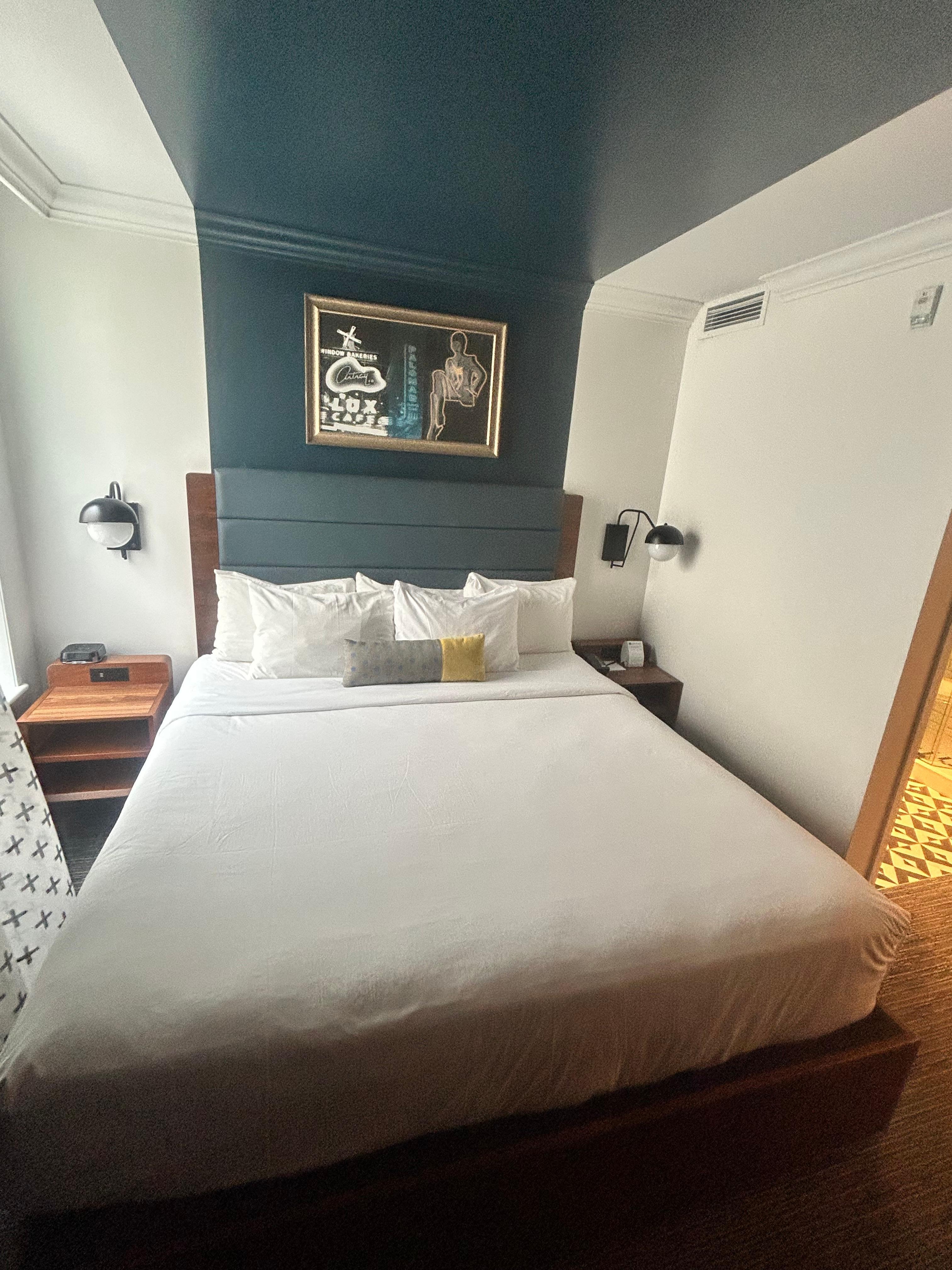 Queen Bed; Standard Room