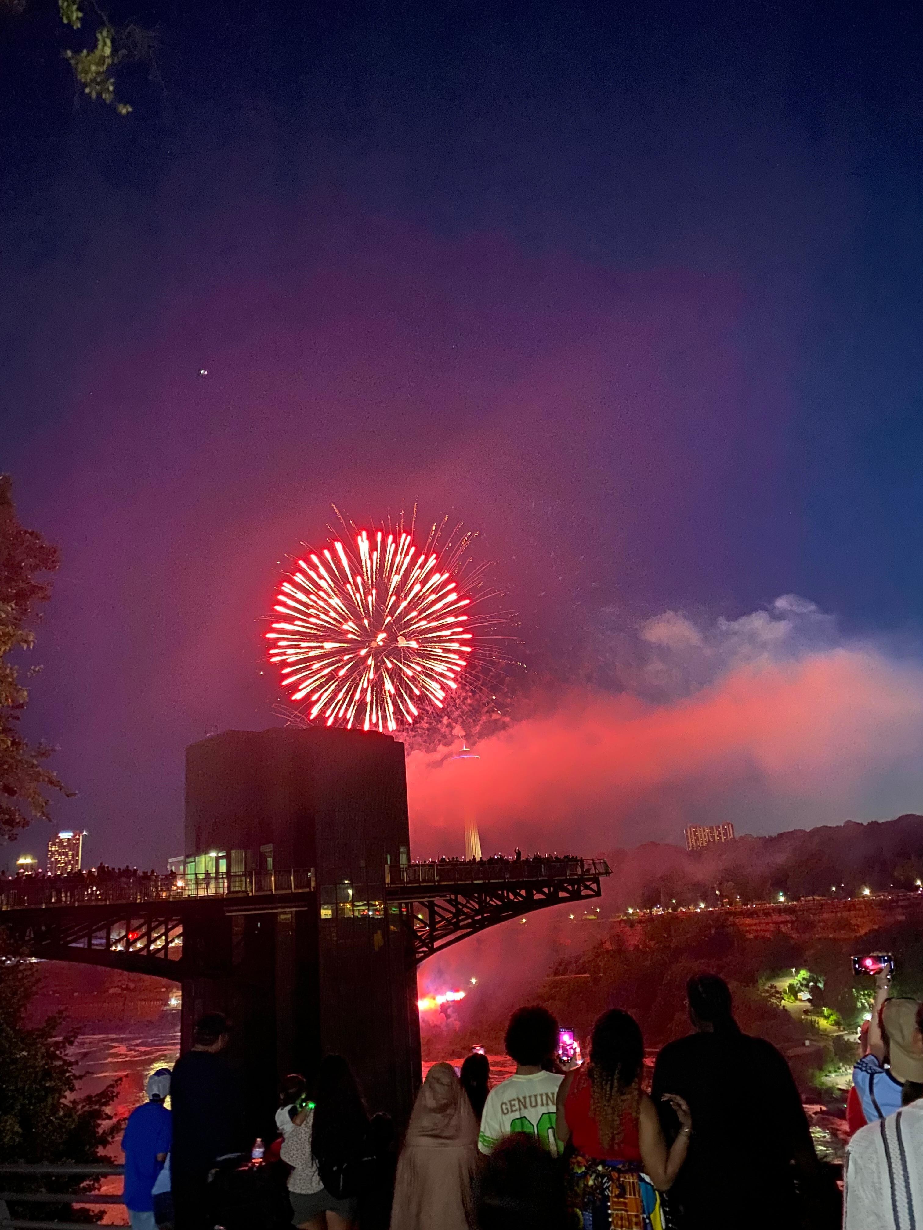 It is conveniently located to the Niagara Falls attractions.