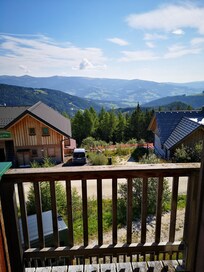 Ausblick von der Terrasse nach leicht links