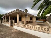 Maison au calme, conforme à l’annonce et accueillante de l’extérieur, pas de vis à vis gênant