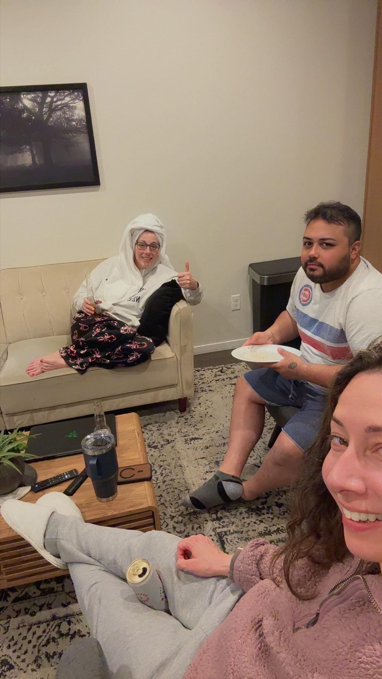 Chillin' in the living room -You can't beat a hot shower and pizza after a long day taking in Seattle! 