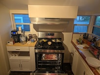 Great kitchen with all the supplies for an early start to the day!!