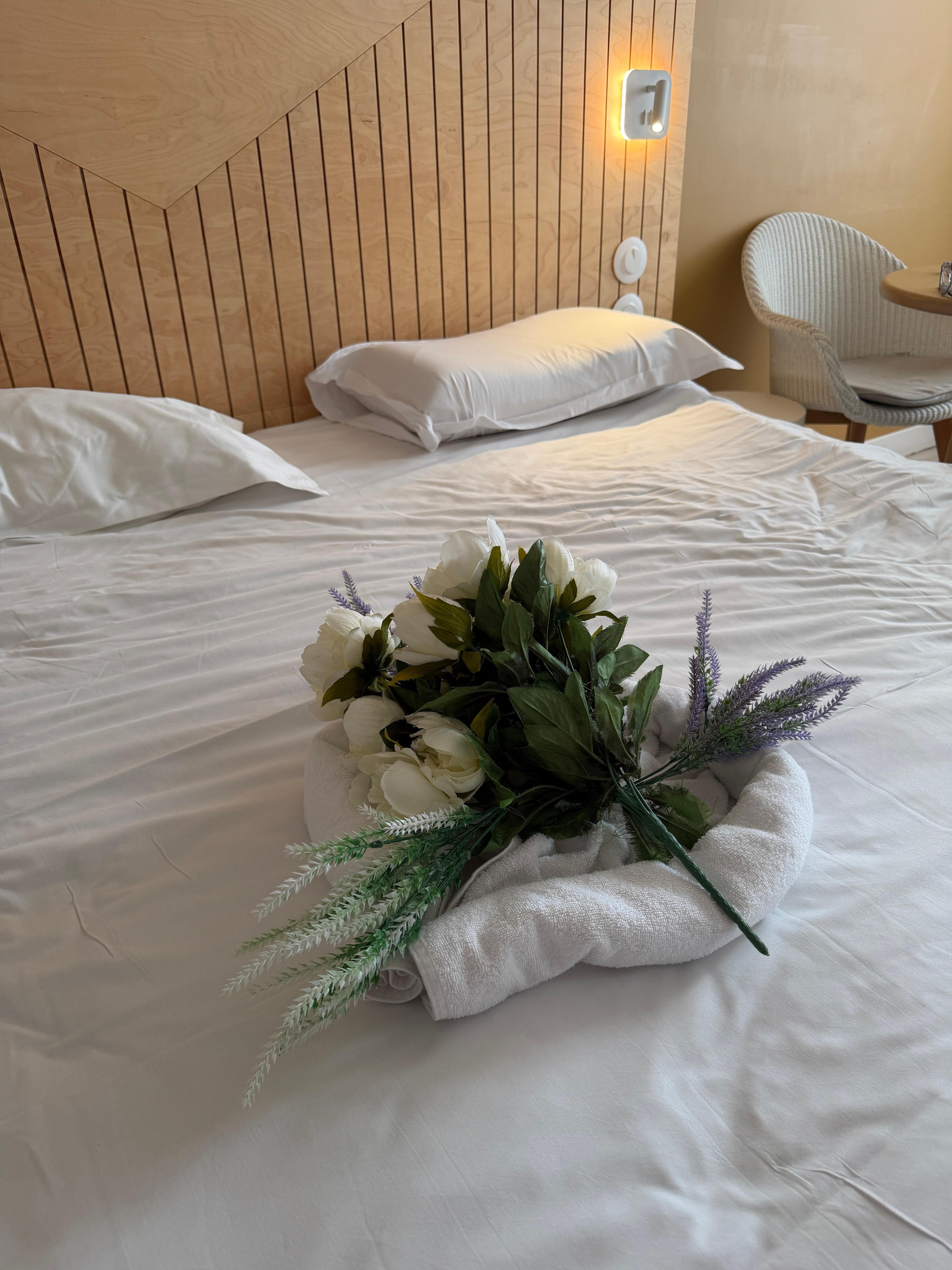 A nice touch on the bed at arrival. 
