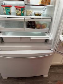 Refrigerator veggie door won’t close