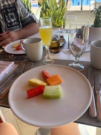 The fruit we ordered for breakfast……….
Warm and super poor quality