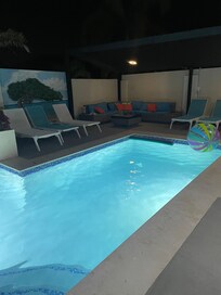 Spacious pool lounge