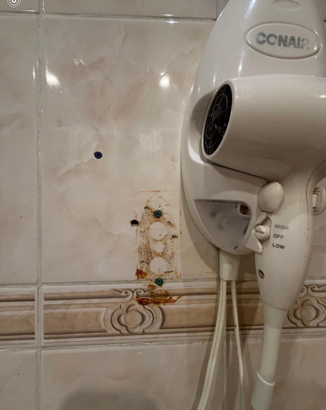 Depleted bathrooms walls with rust and cracks!