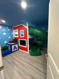 Exactly as pictured in listing.