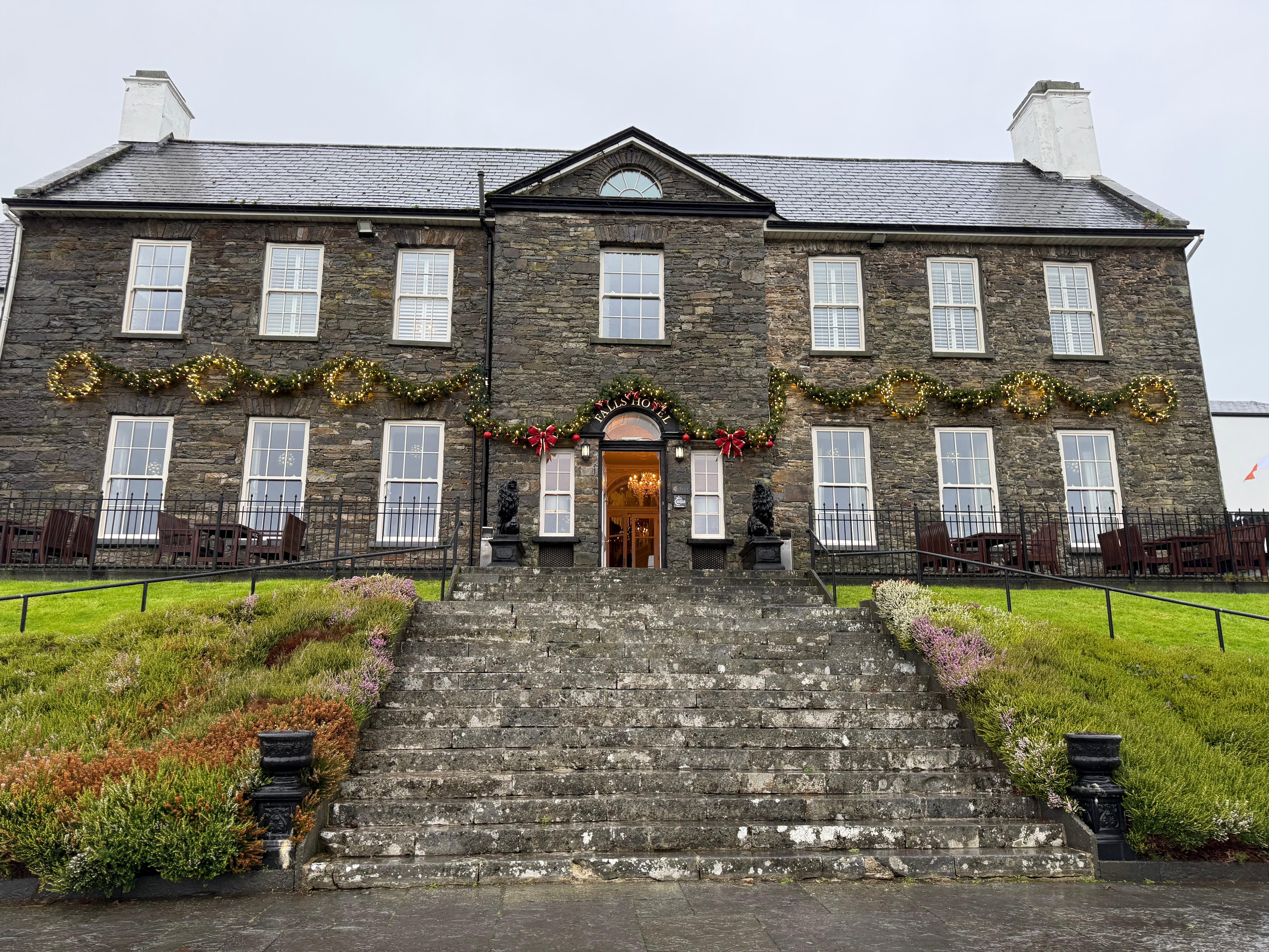 Lovely and welcoming hotel front 