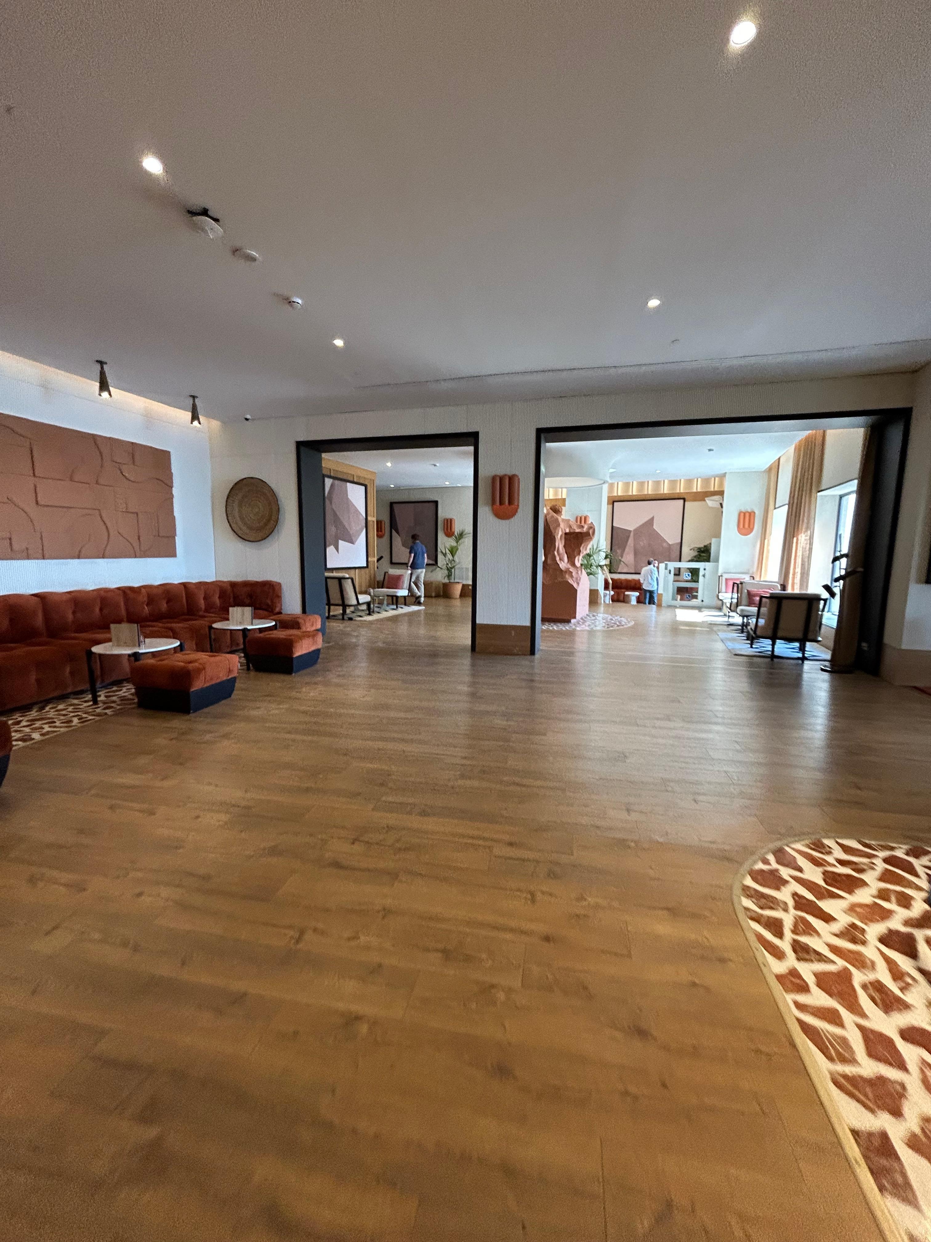 Lobby/bar
