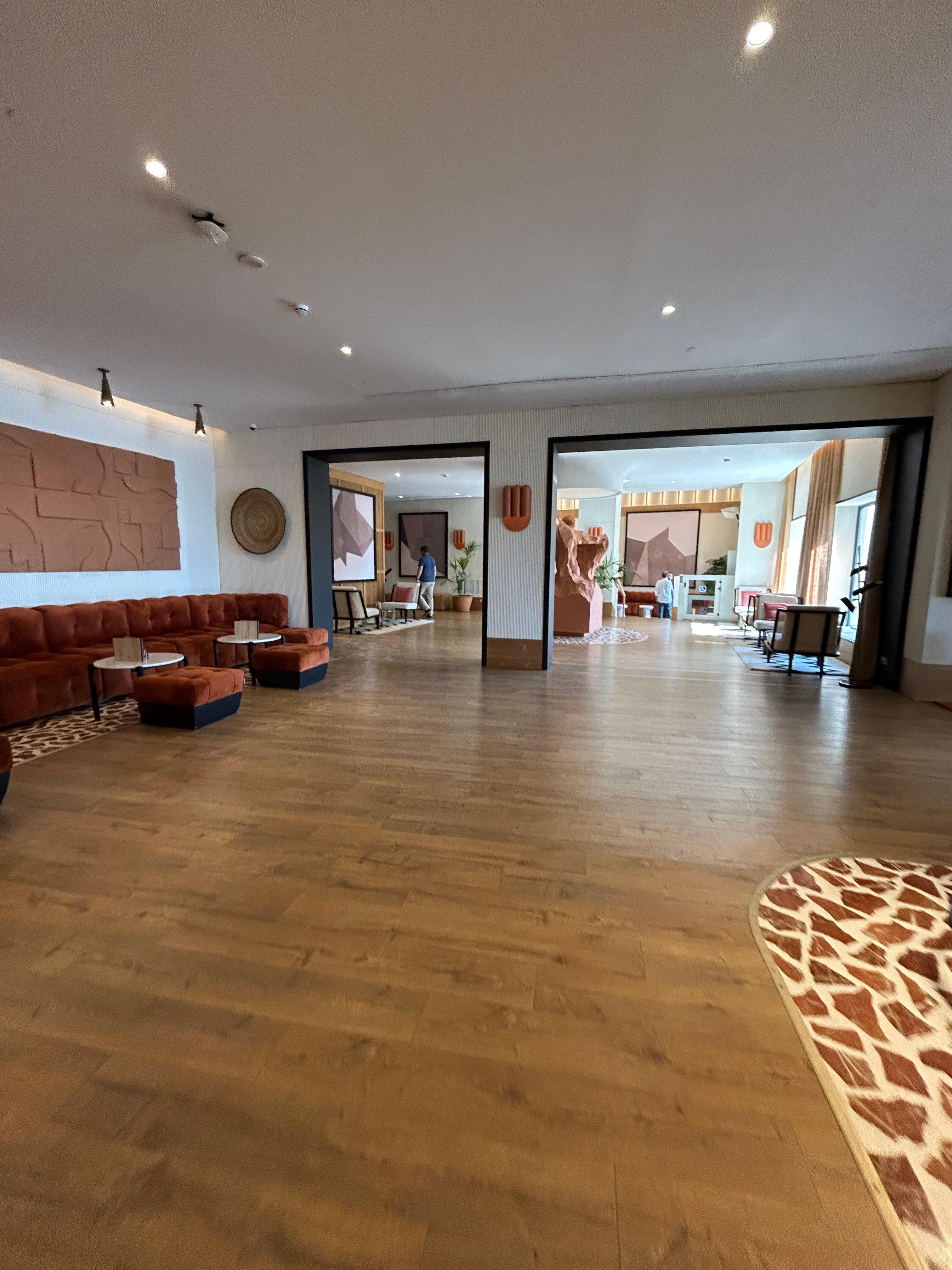 Lobby/bar