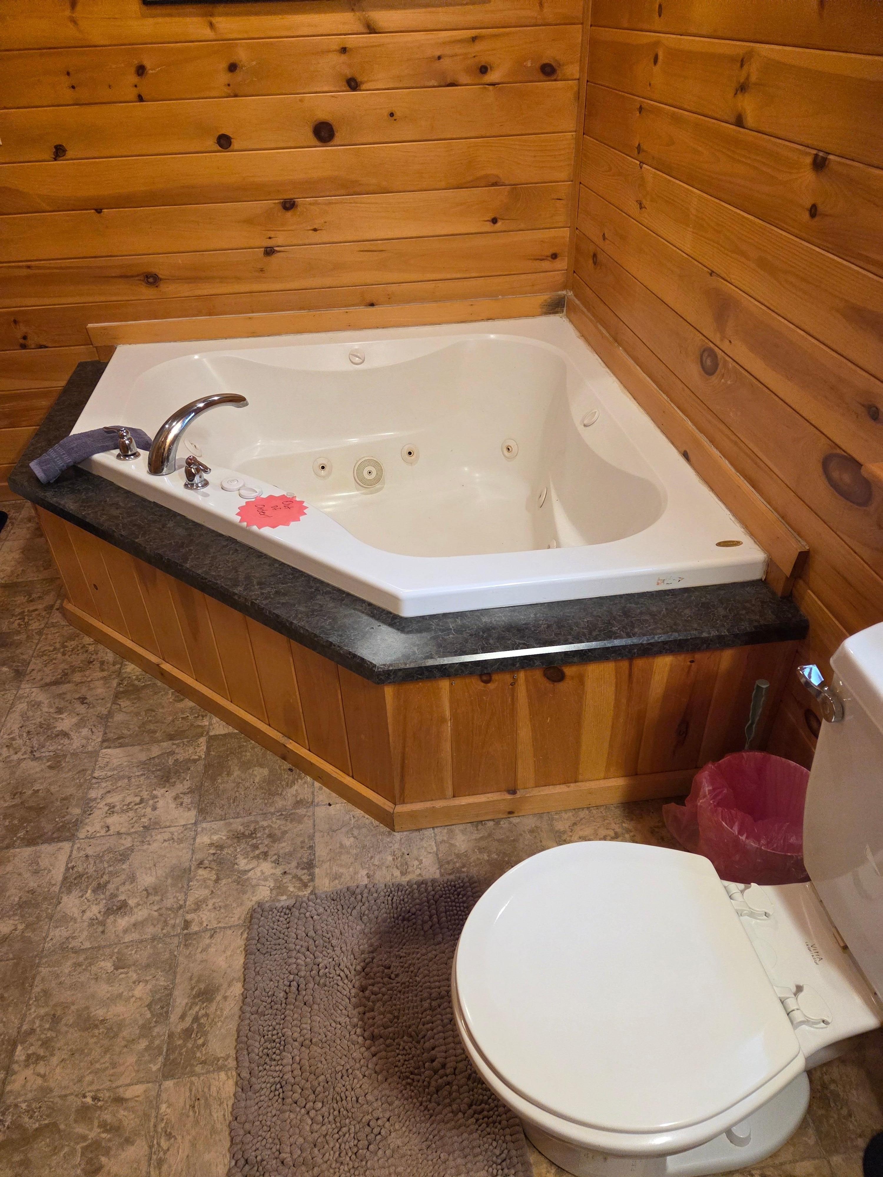 Jetted tub had sign reading "Do not use"