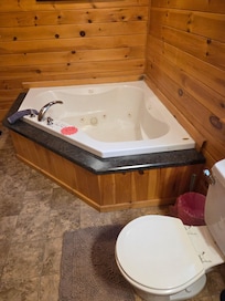 Jetted tub had sign reading "Do not use"