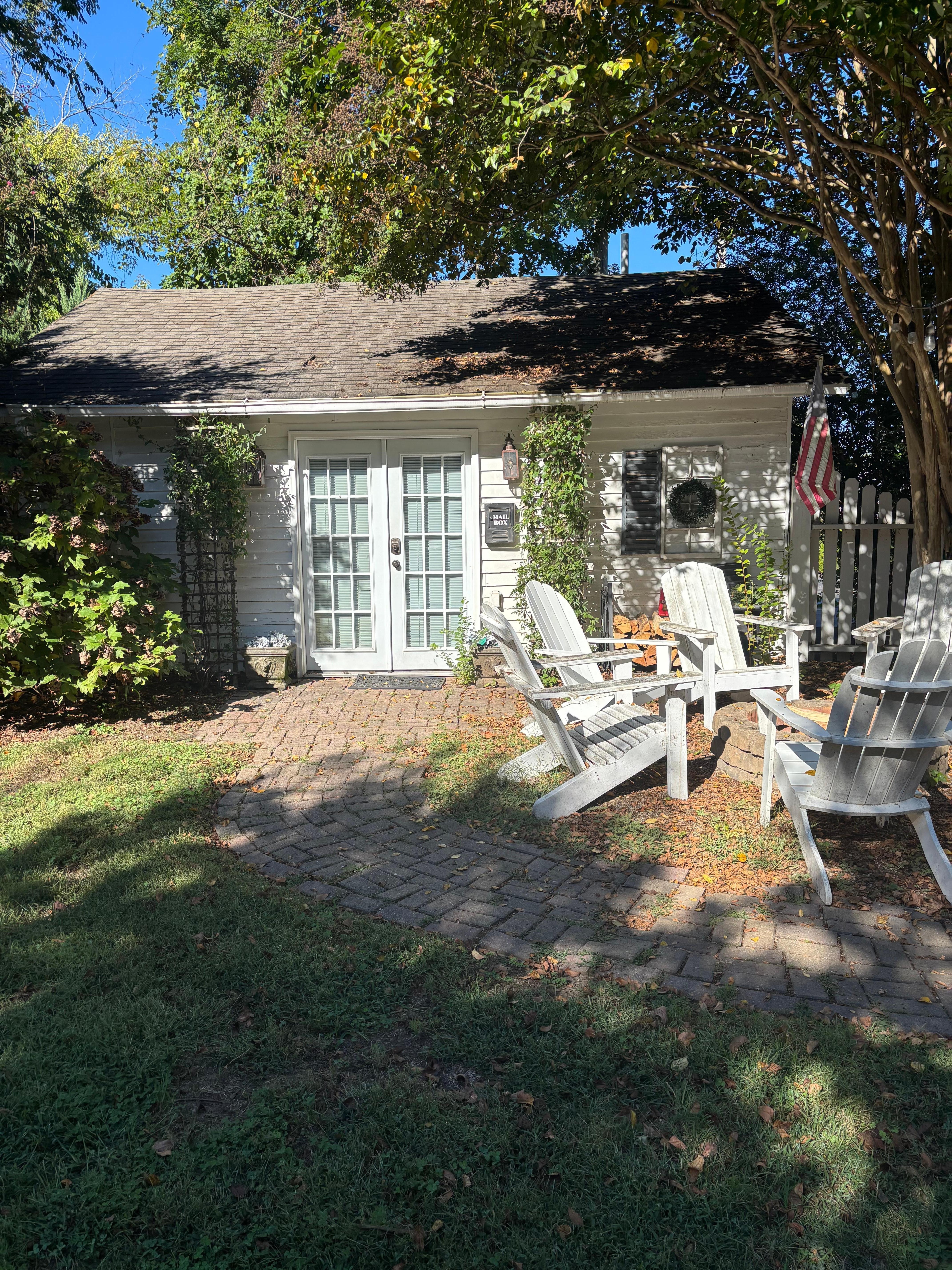 Outside pic for comparison of online pic