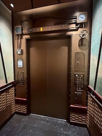 エレベーター内