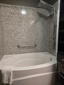 Large tub/shower.