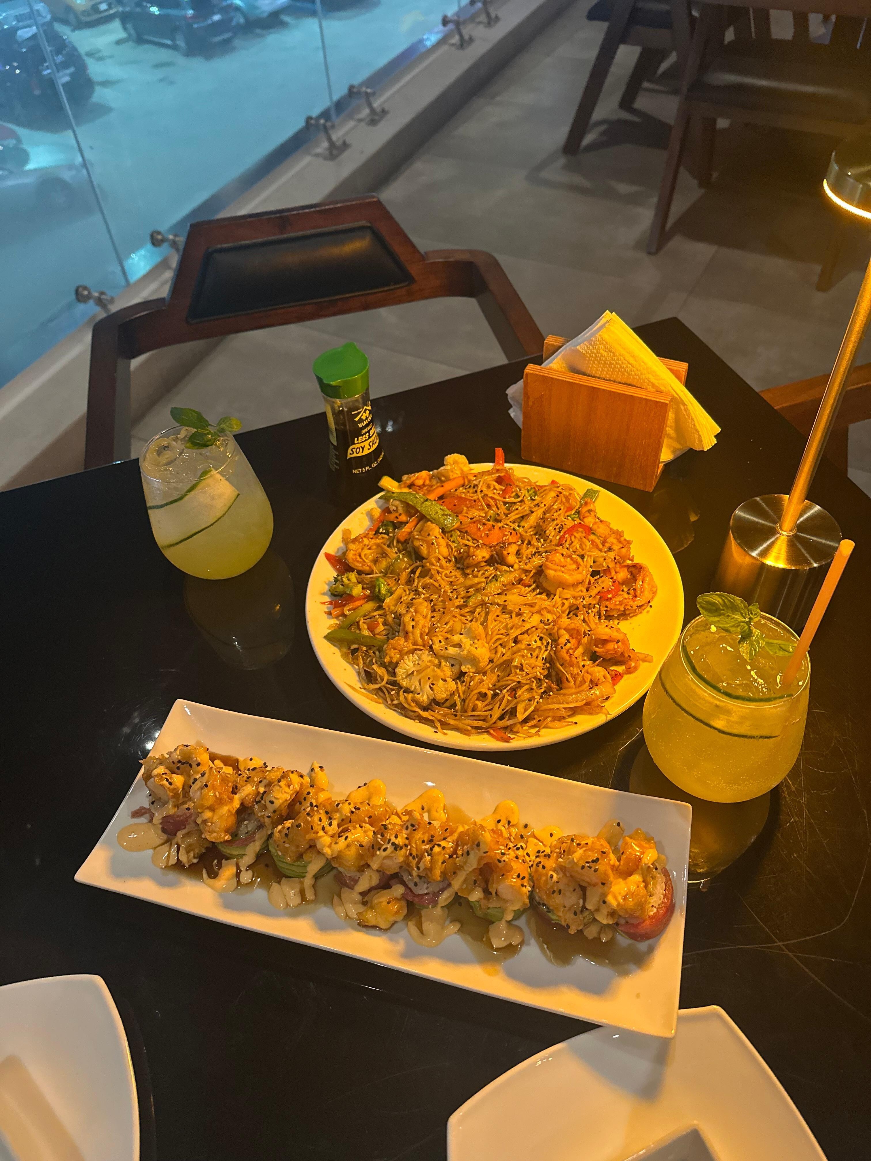 Comida de un restaurante dentro del mismo edificio, riquisimo