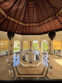 A perfect view of the main lobby ! Massive and elegant