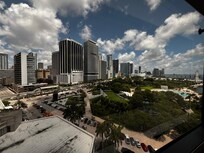 Room Biscayne Blvd